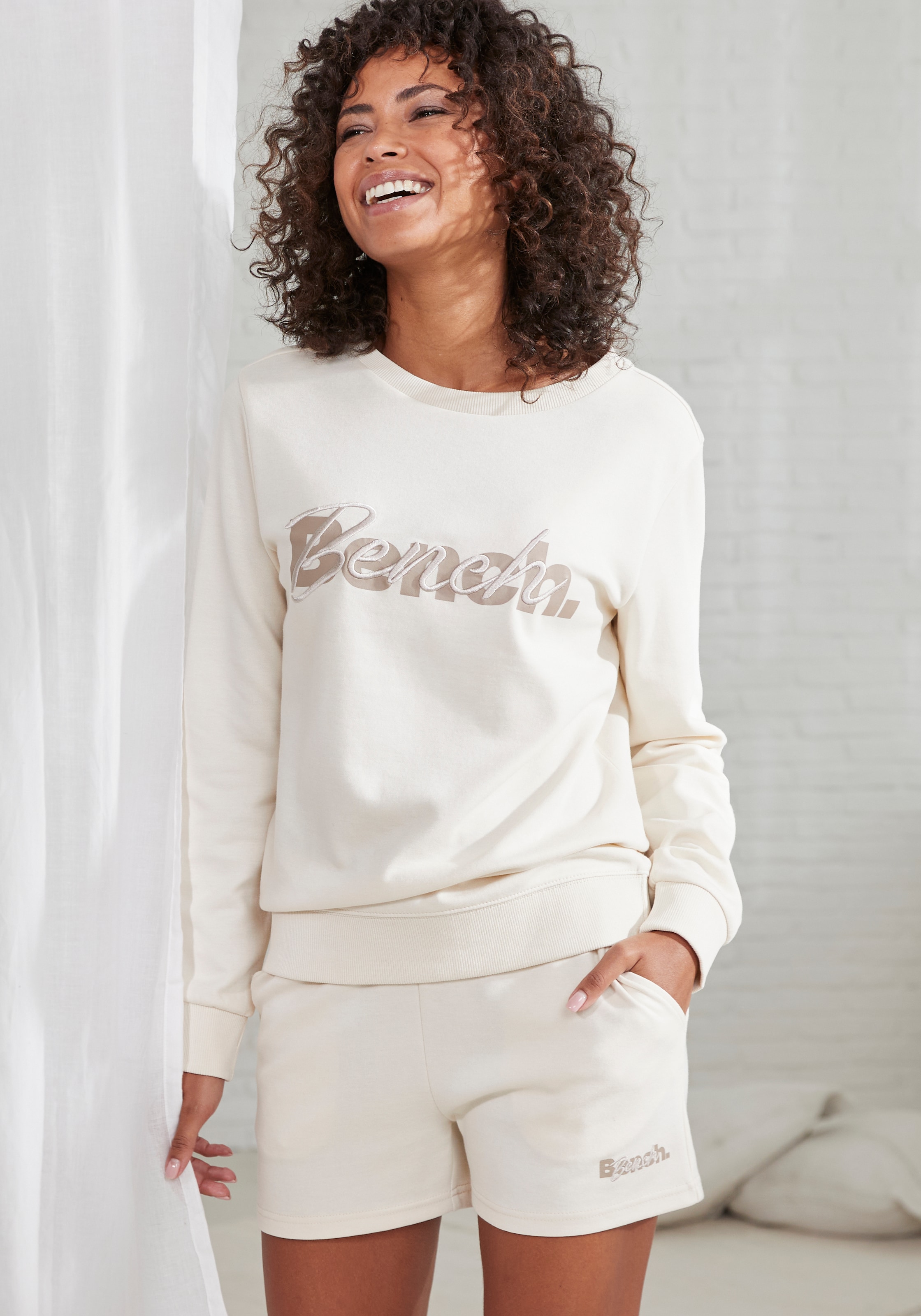 Bench. Loungewear Sweatshirt , mit Logodruck und Stickerei, Loungewear
