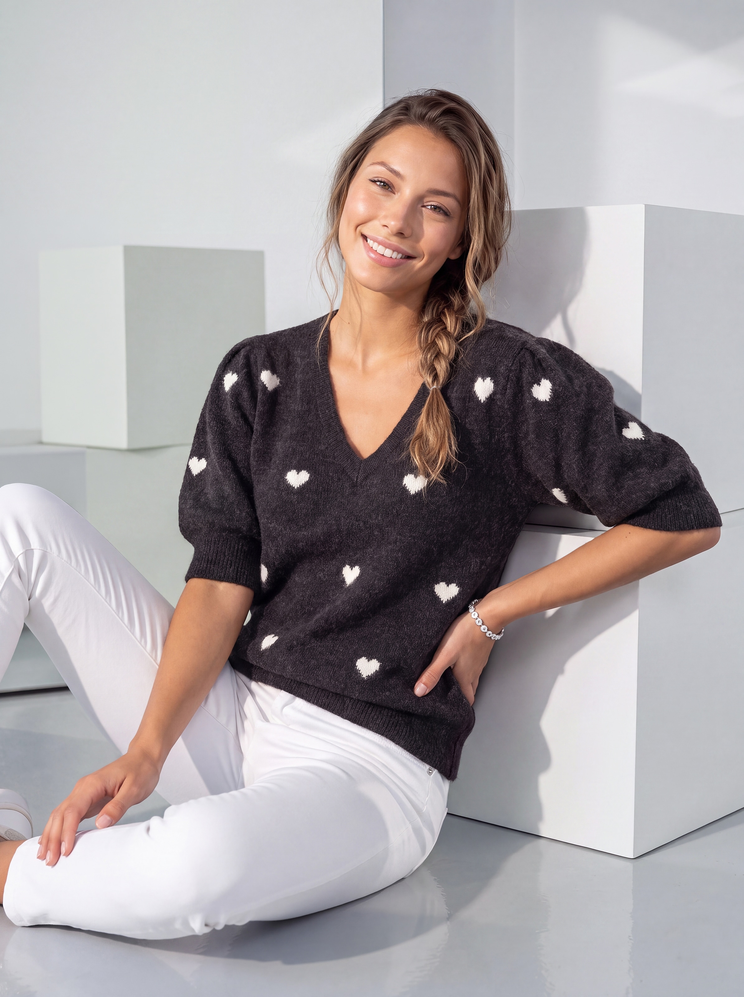 LASCANA Kurzarmpullover »mit Herzmuster, V-Pullover mit kurzen Puffärmeln« Kuscheliger Strickpullover mit Herzen, Jacquardpullover mit Herzmuster
