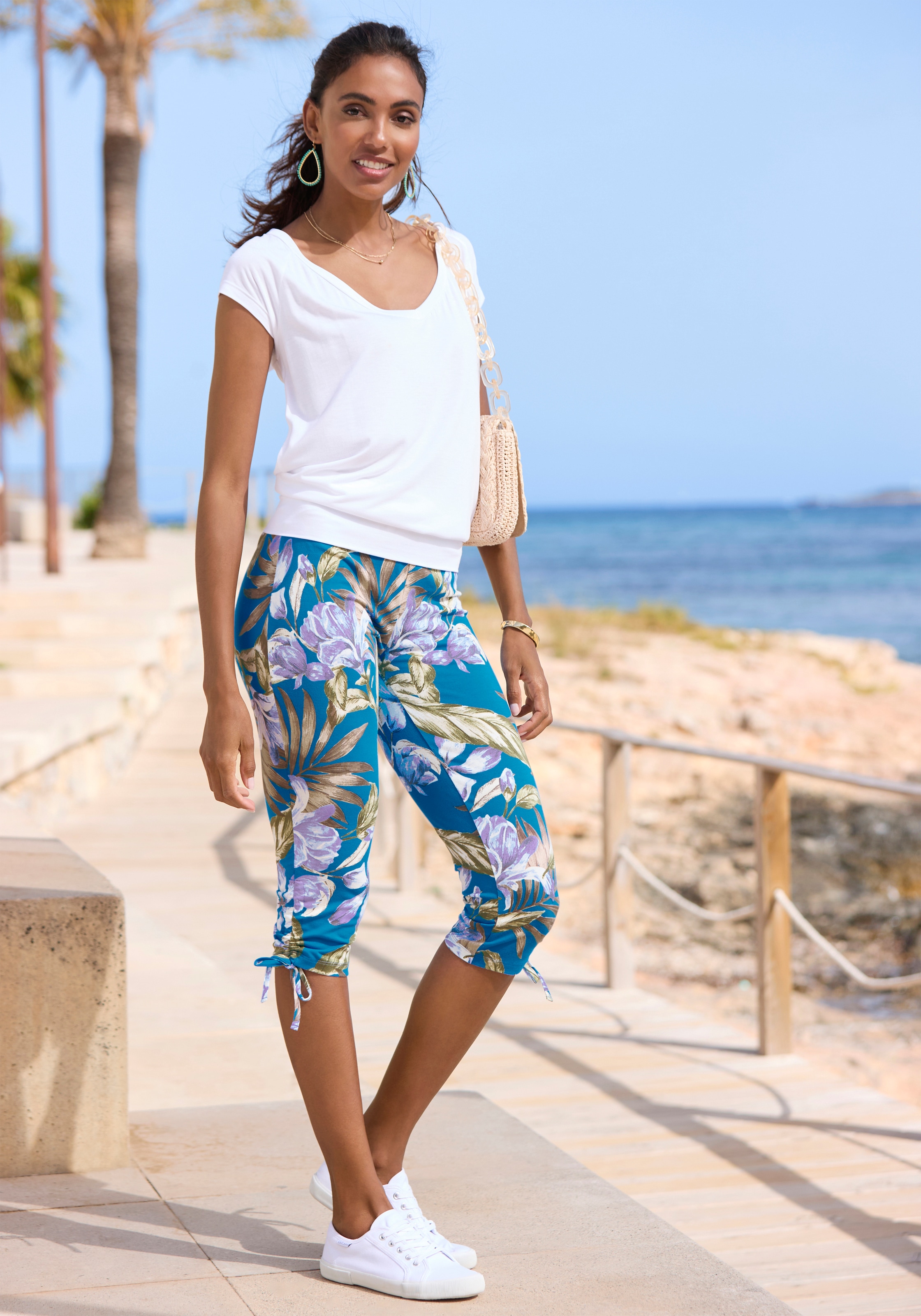 LASCANA Caprileggings, mit seitlicher Raffung und Allover-Druck, 3/4-Länge, Stretch