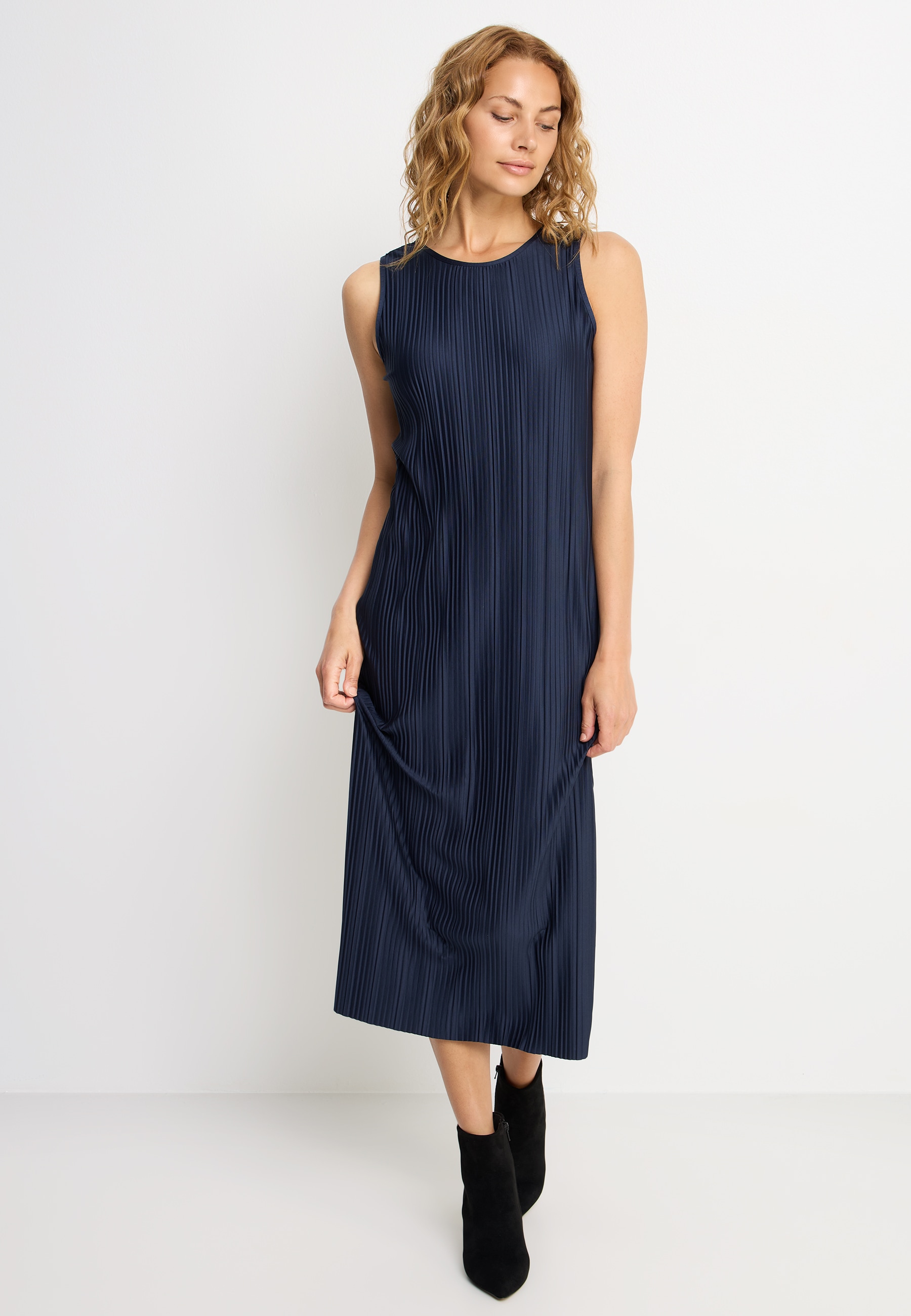 LASCANA Plisseekleid in Midilänge, Trägerkleid, Sommerkleid