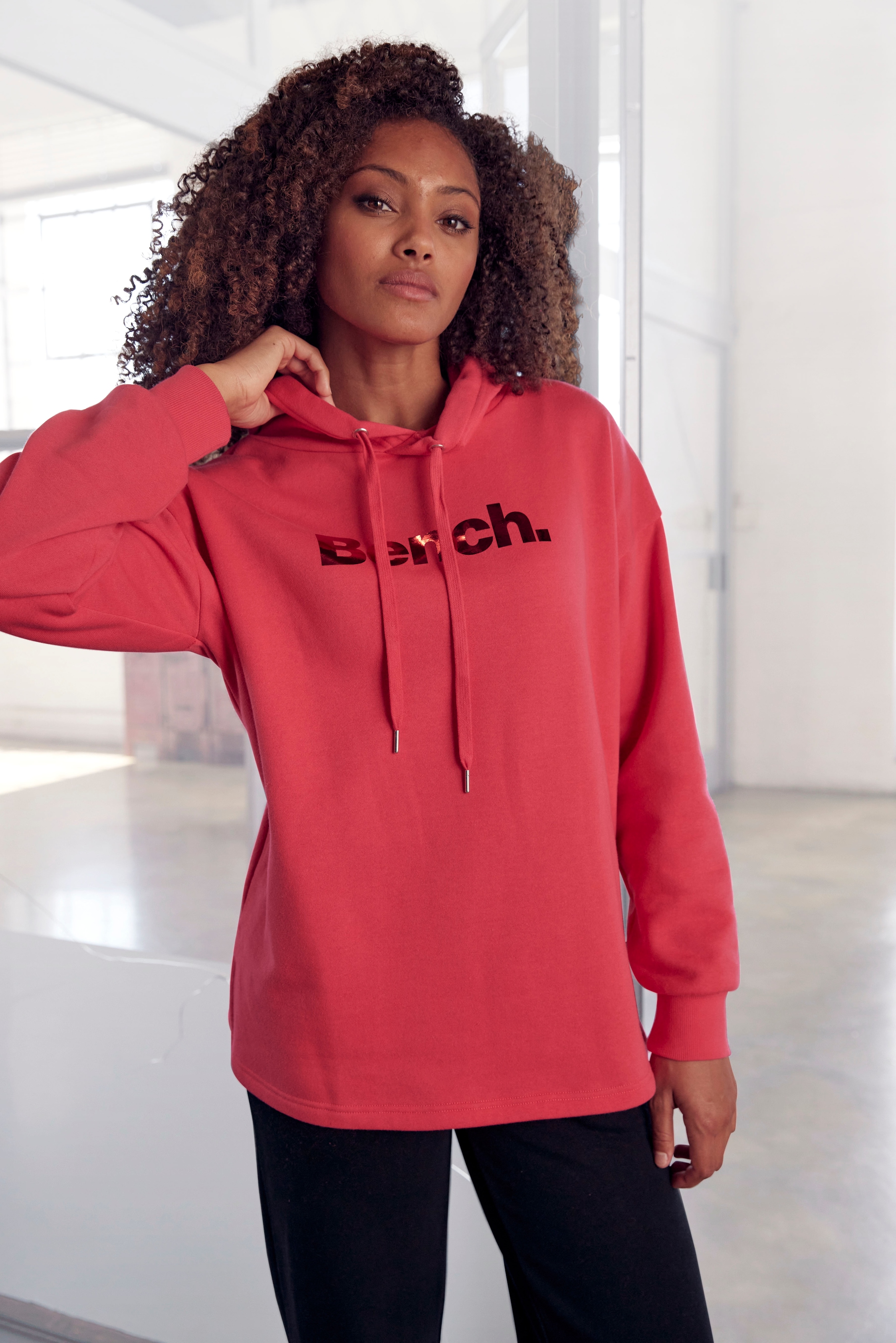Bench. Loungewear Hoodie »-Kapuzensweatshirt«, mit glänzendem Logodruck, Loungewear, Loungeanzug