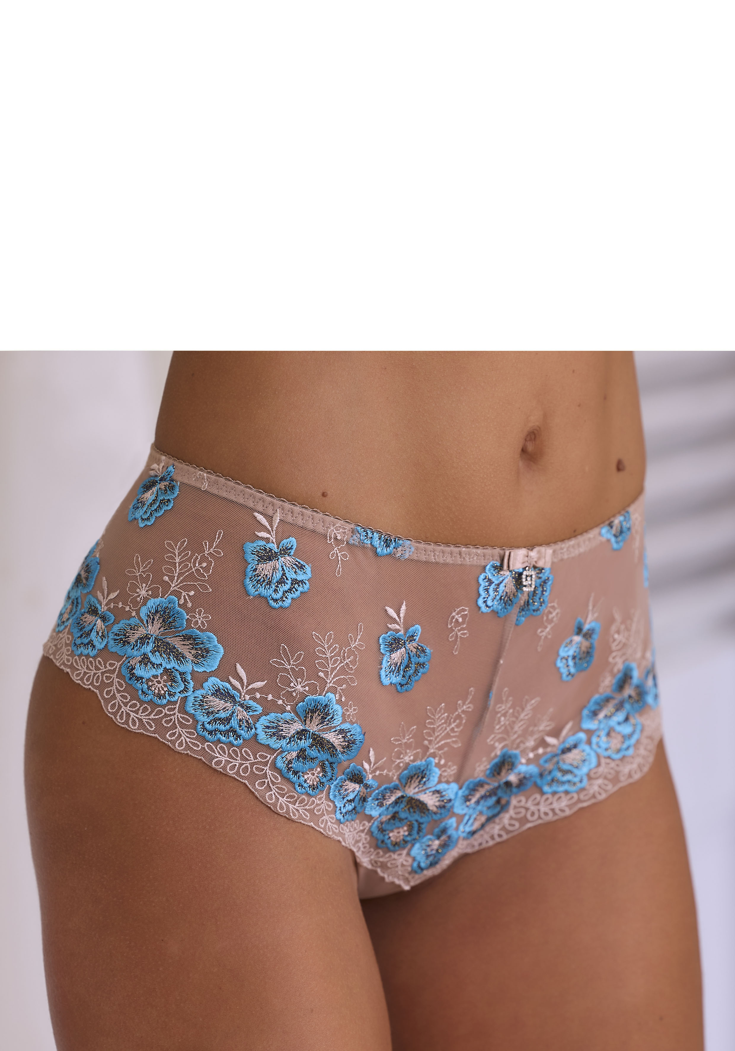 Nuance Panty, mit edler Stickereispitze in floraler Optik » LASCANA |  Bademode, Unterwäsche & Lingerie online kaufen