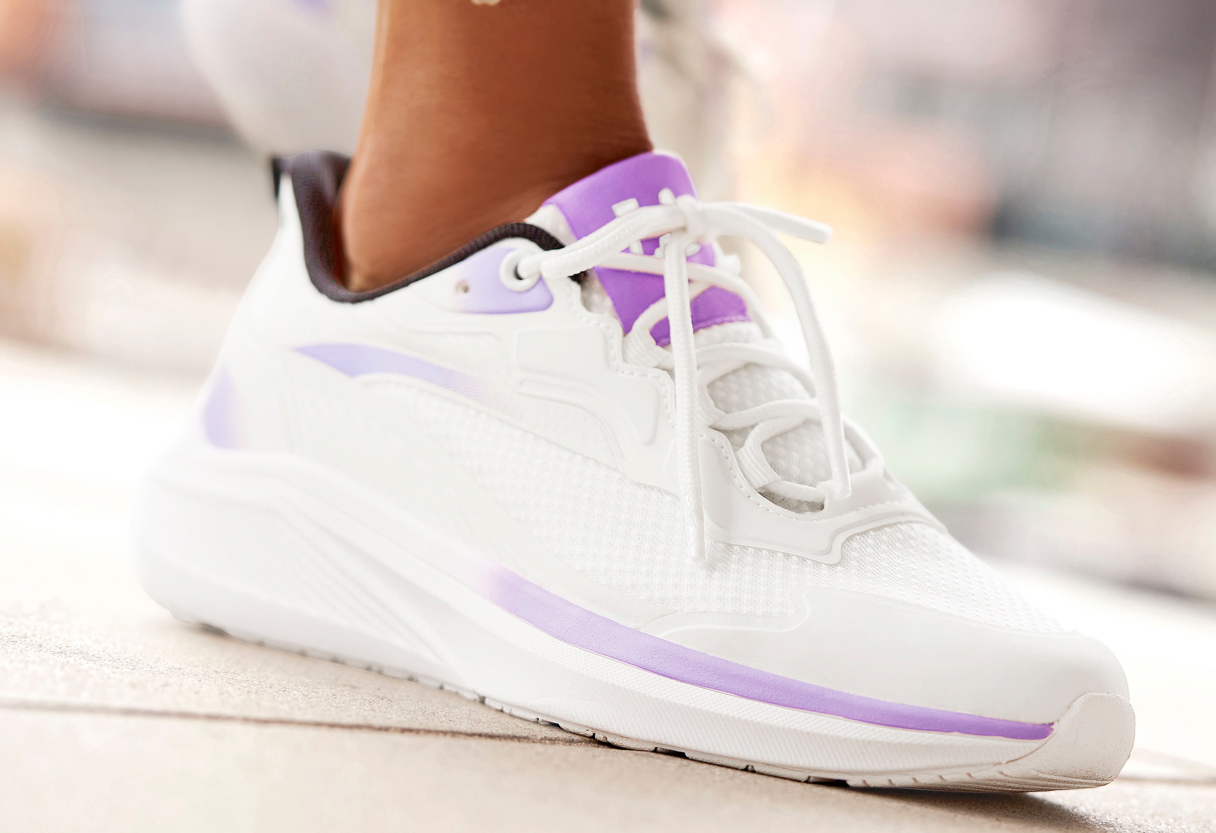 LASCANA ACTIVE Sneaker, mit modischen Farbdetails VEGAN
