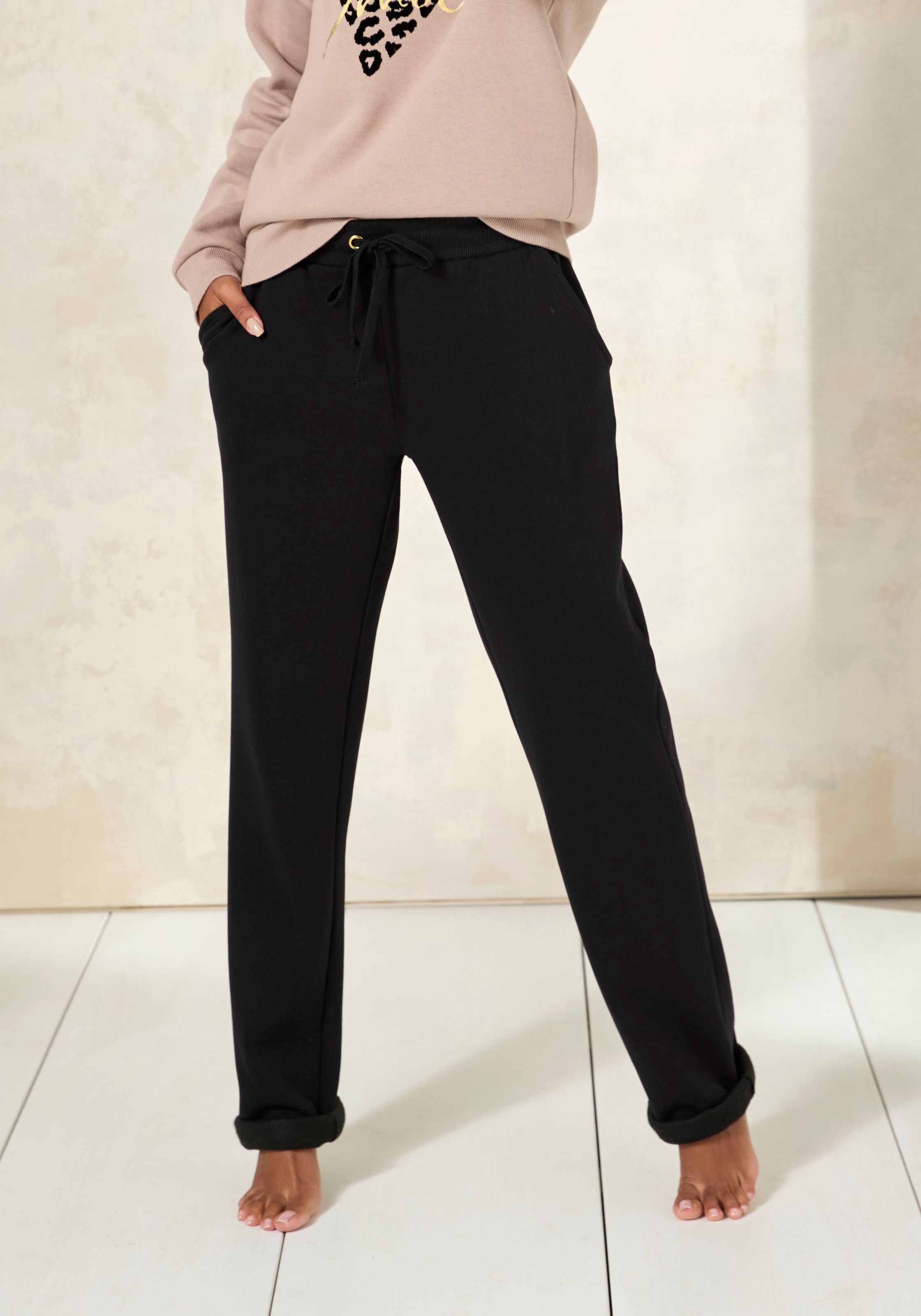 LASCANA Sweathose »/Relaxhose/Homewearhose/Loungehose«, mit seitlichen Taschen