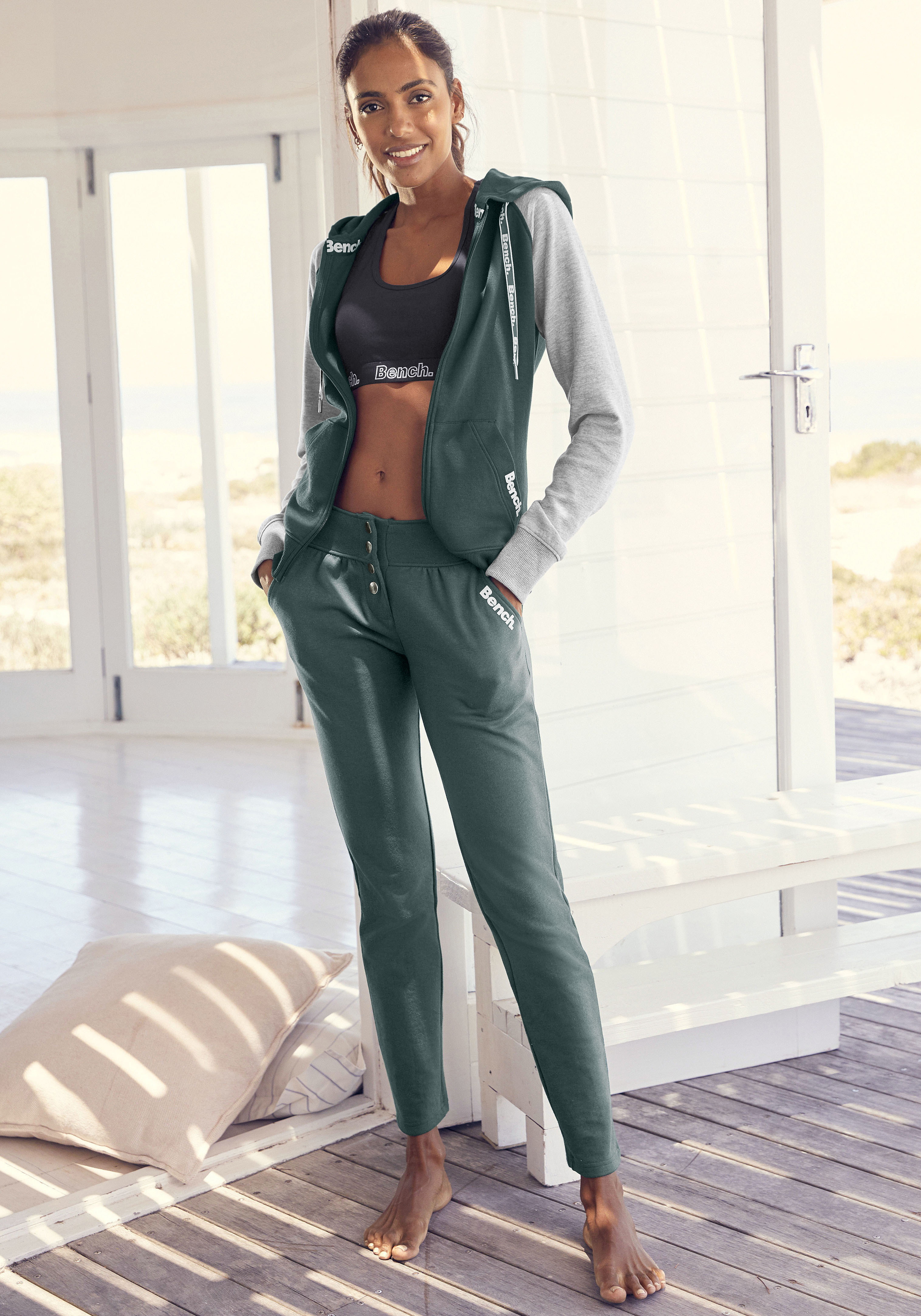 Bench. Loungewear Kapuzensweatjacke, mit farblich abgesetzten Ärmeln,  Loungeanzug » LASCANA | Bademode, Unterwäsche & Lingerie online kaufen