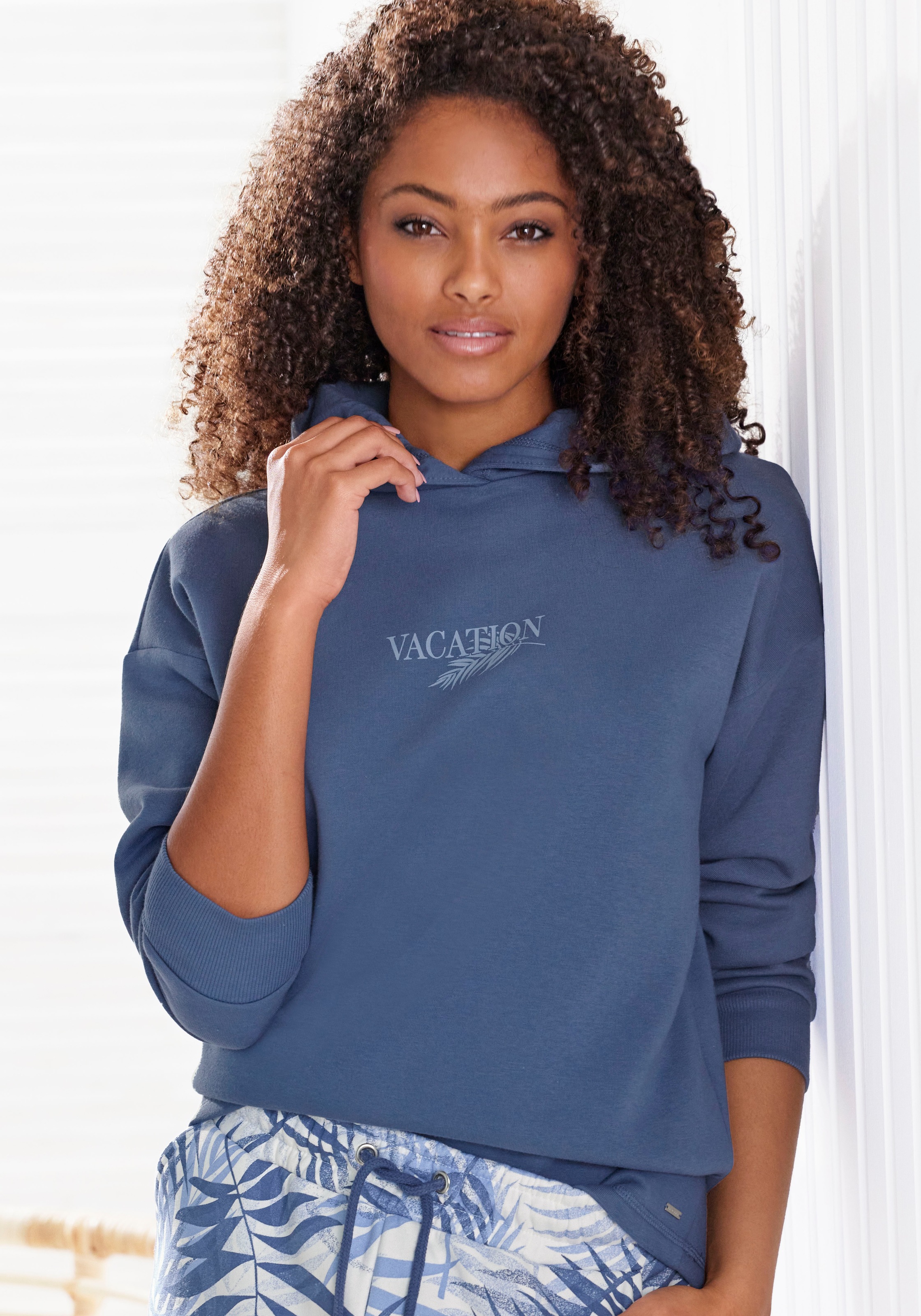 LASCANA Hoodie »-Kapuzensweatshirt, Loungeshirt«, mit Frontprint, Loungewear