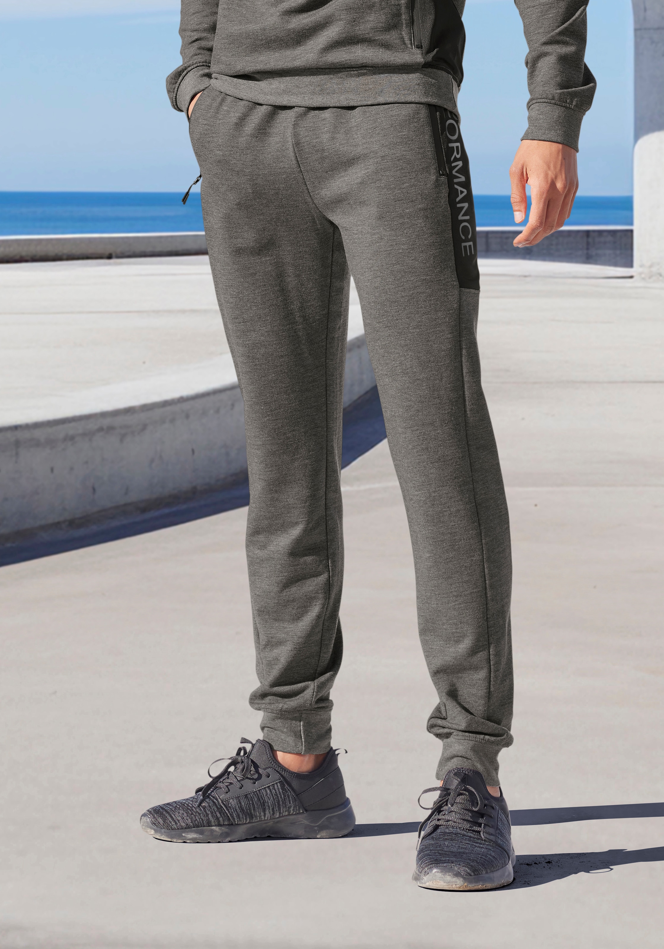 AUTHENTIC LE JOGGER Jogger Pants »- Sporthose«, mit Reißverschlusstaschen und Mesheinsätzen