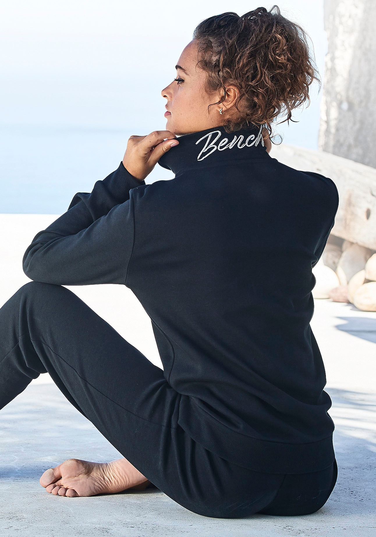 Bench. Sweatjacke, mit glänzender Logostickerei am Stehkragen » LASCANA |  Bademode, Unterwäsche & Lingerie online kaufen