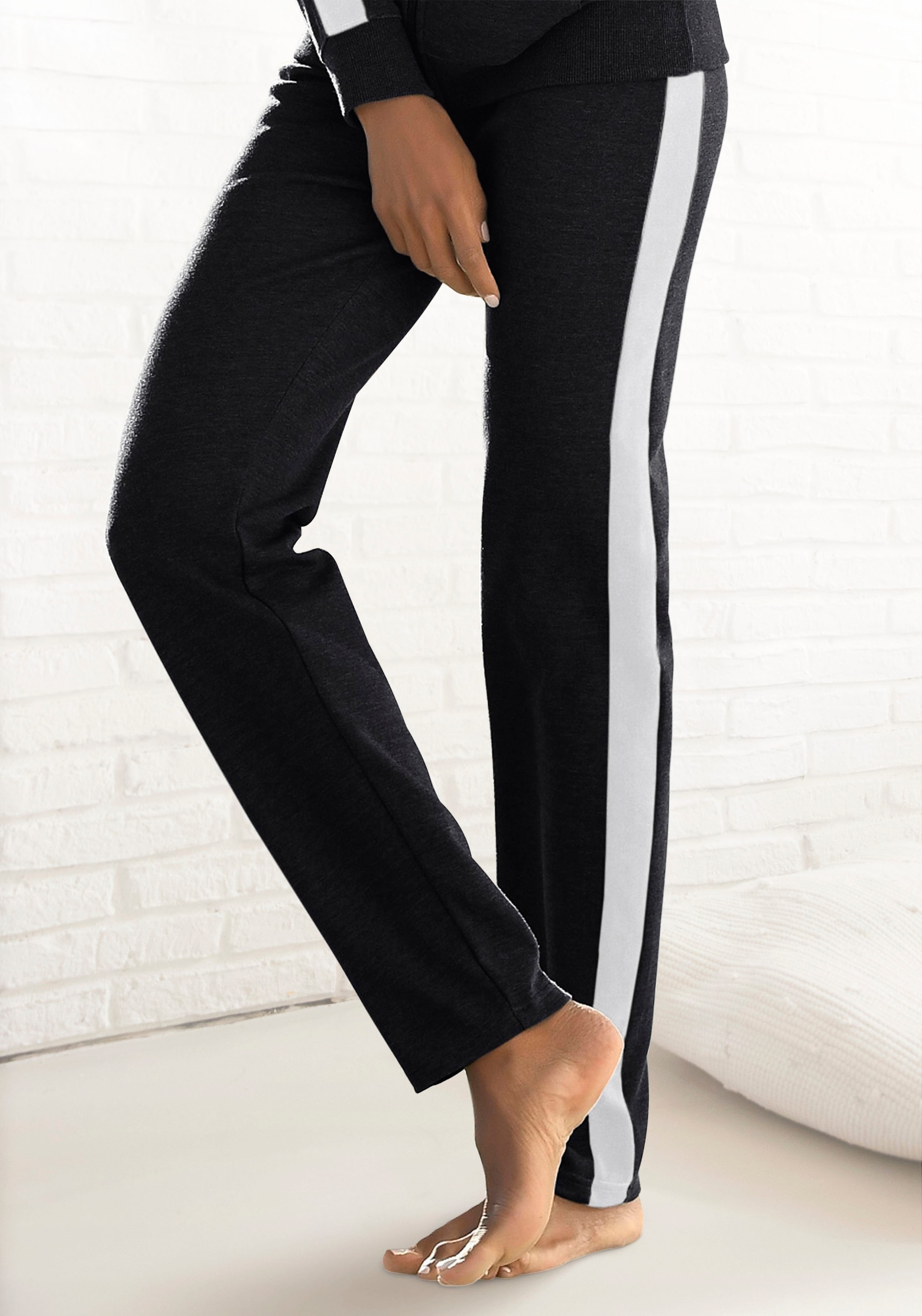 Bench. Loungewear Loungehose, mit Seitenstreifen und geradem Bein, Loungeanzug