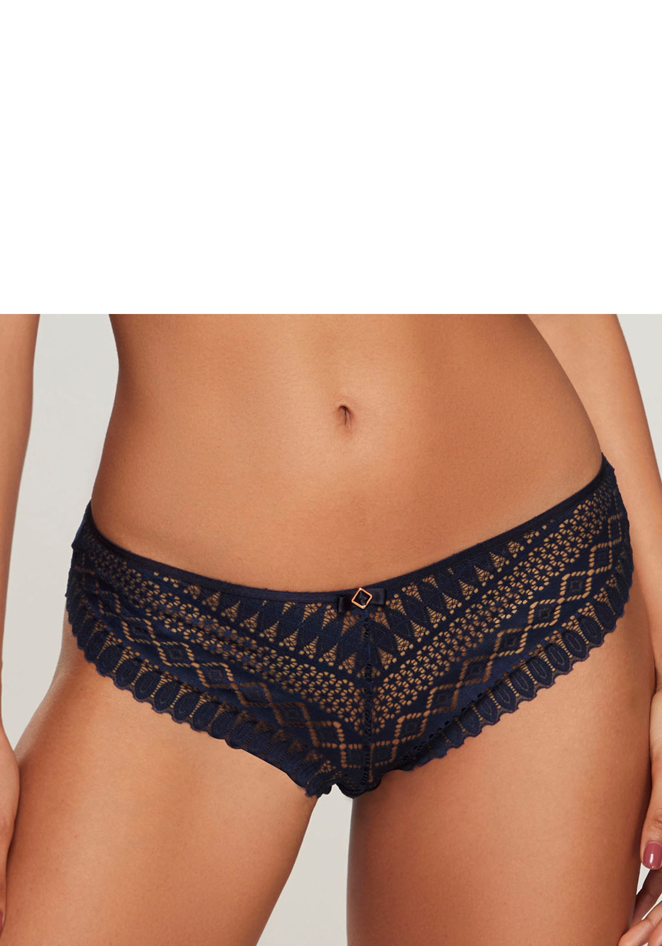 LASCANA Panty, mit edlem Schmuckaccessoire