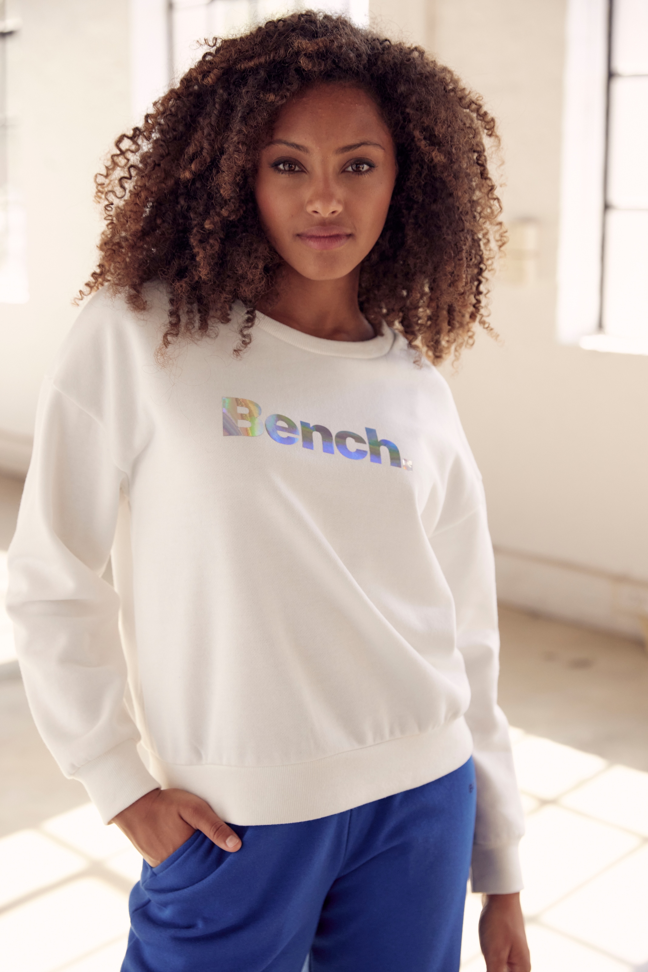 Bench. Loungewear Sweatshirt »-Loungeshirt«, mit glänzendem Logodruck, Loungewear, Loungeanzug