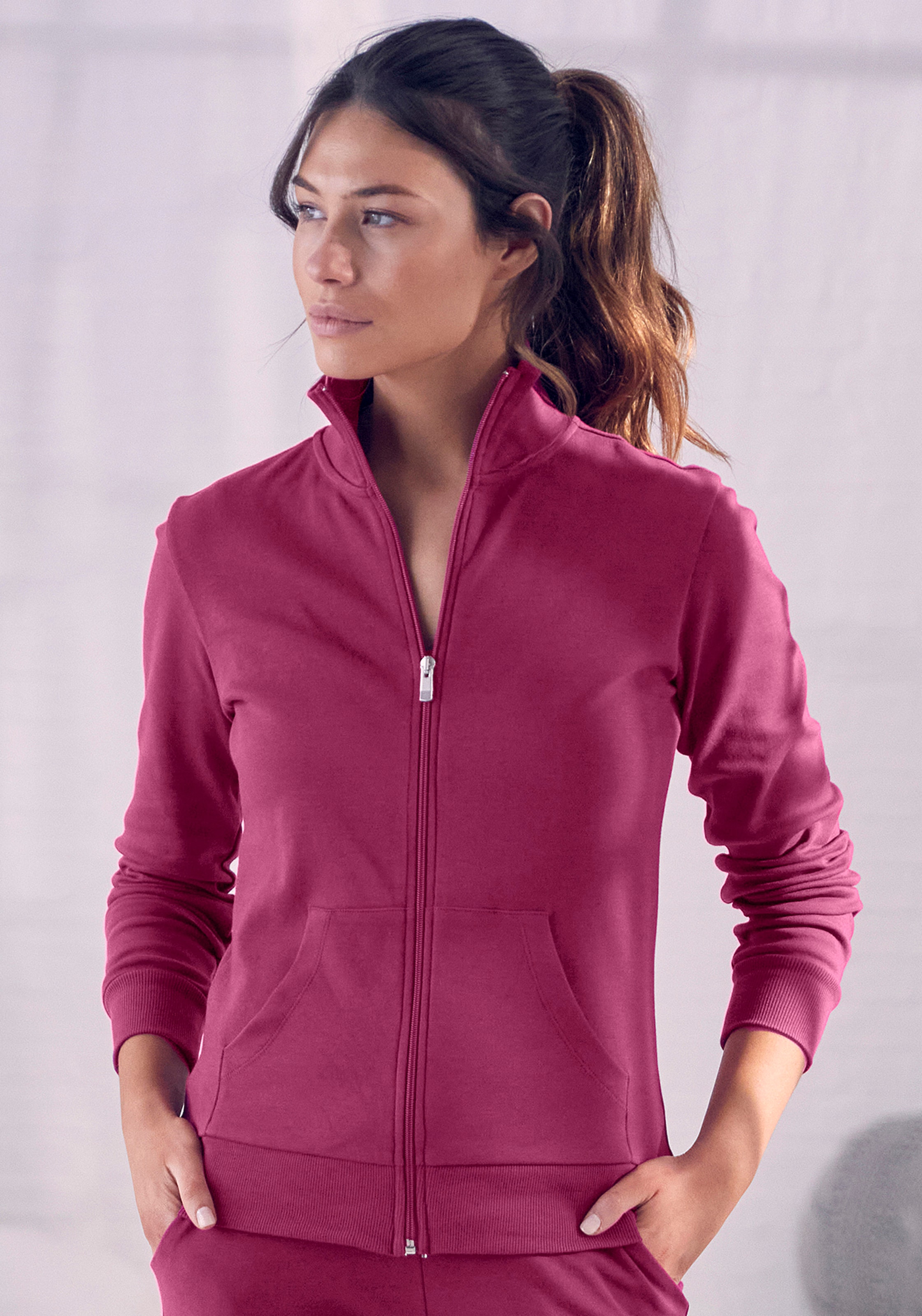 Bench. Loungewear Sweatjacke, mit Logostickerei am Stehkragen, Loungewear, Loungeanzug