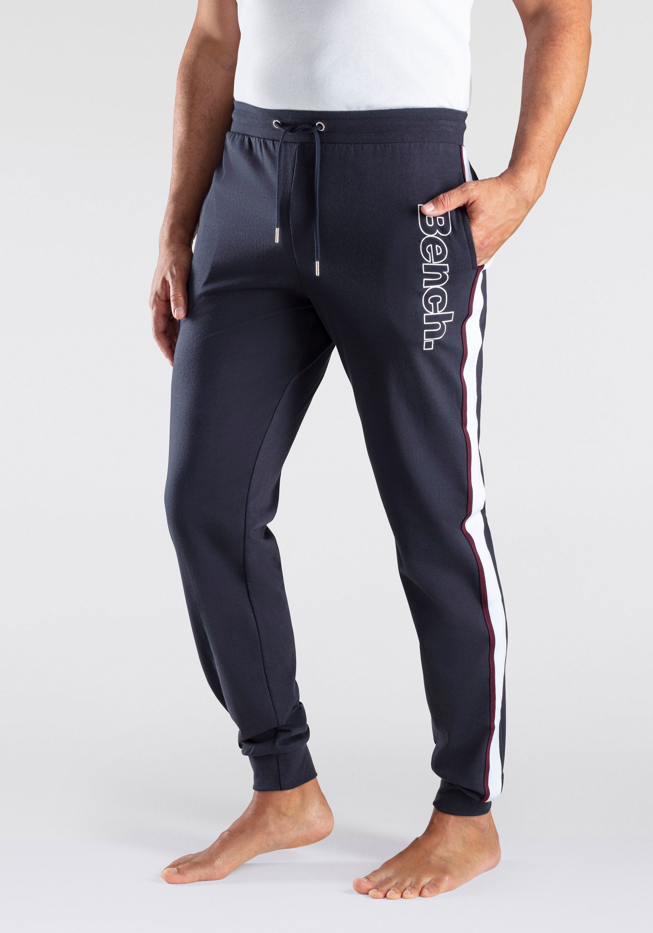 Bench. Loungewear Sweathose, mit aufgesetzten Streifen an der Seite und Logodruck