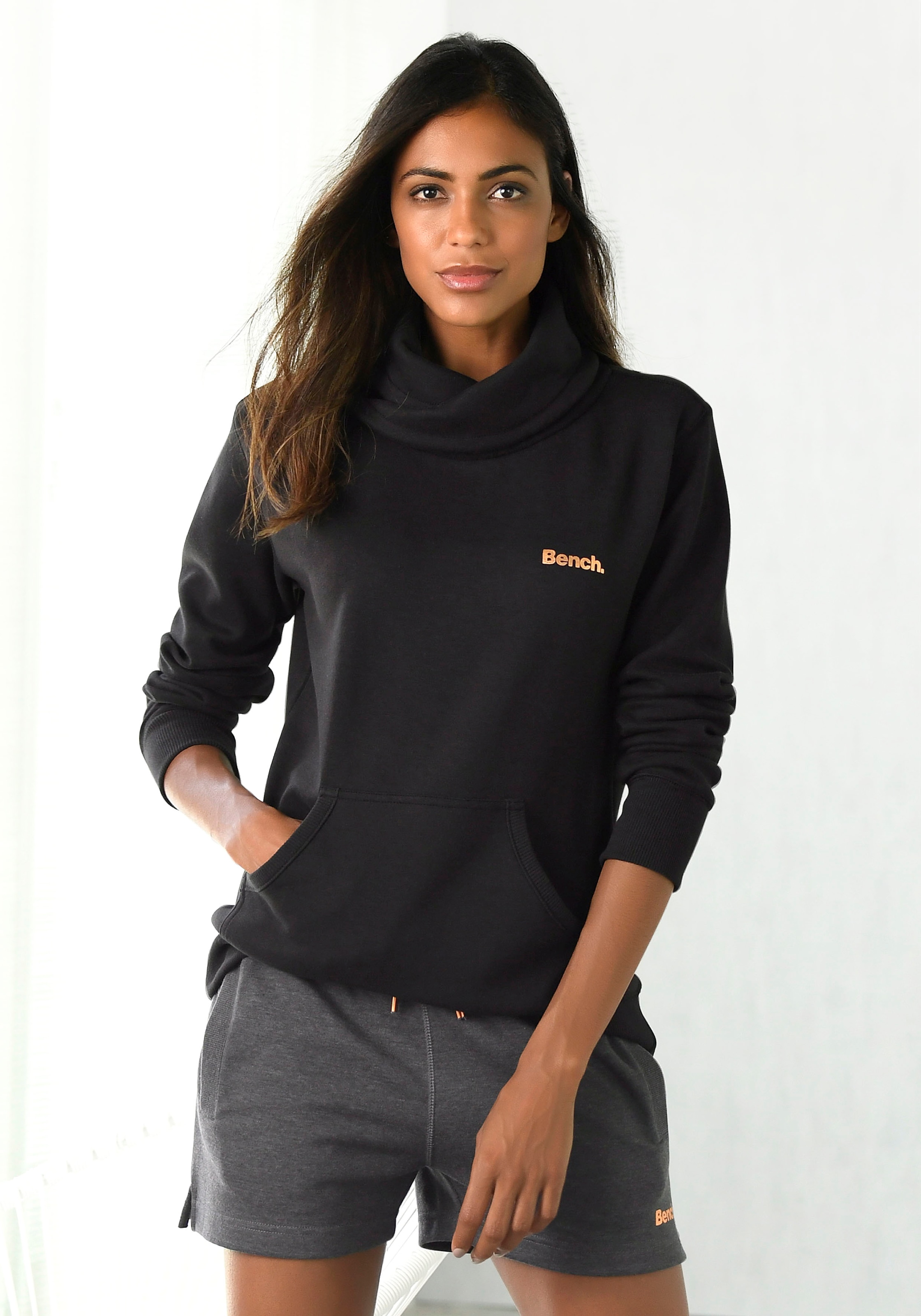 Bench. Loungewear Longsweatshirt »mit Stehkragen in Layeroptik«, und Kängurutasche, Loungewear, Loungeanzug