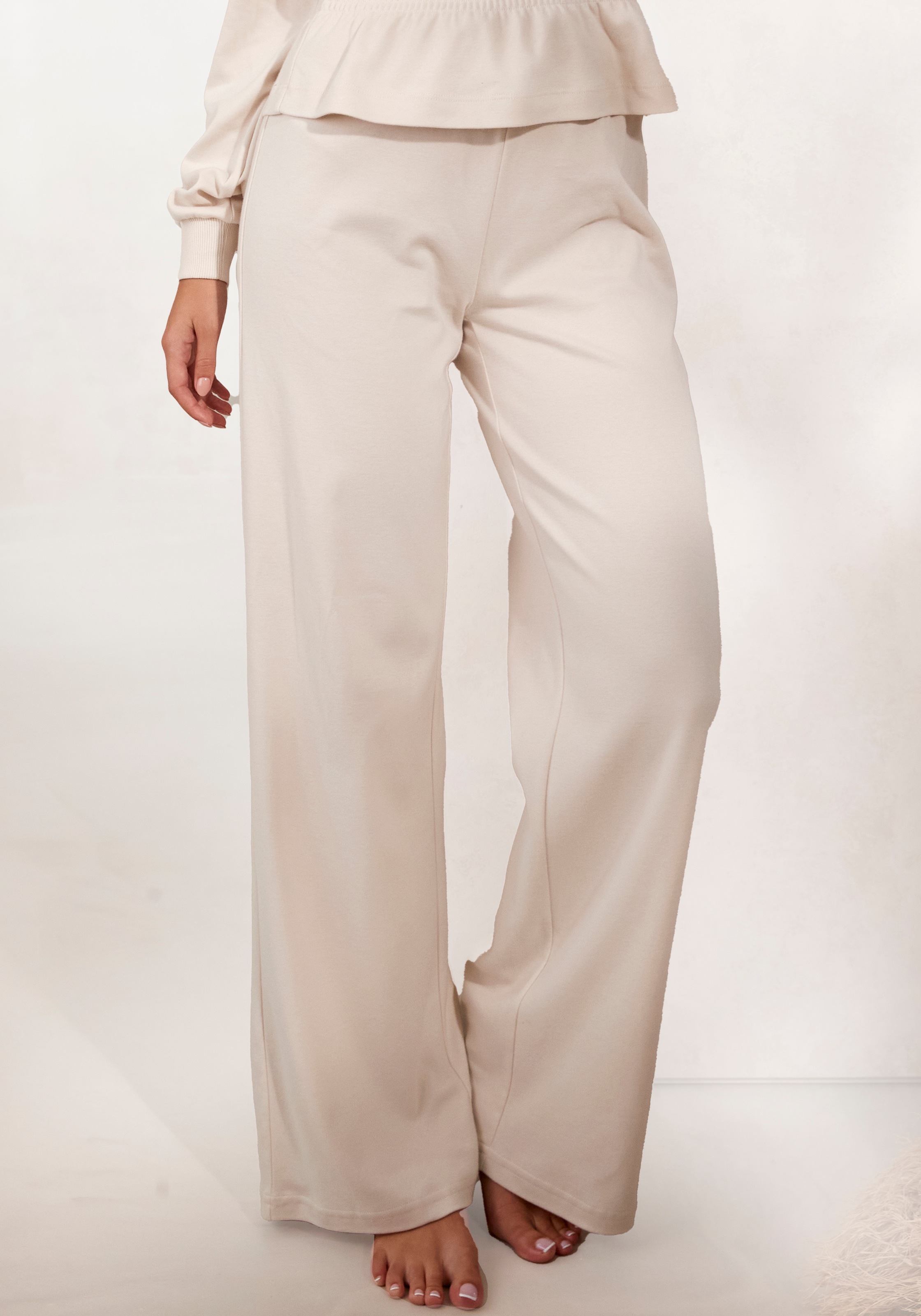 LASCANA Sweathose »-Loungehose«, mit ausgestelltem Bein, Loungewear