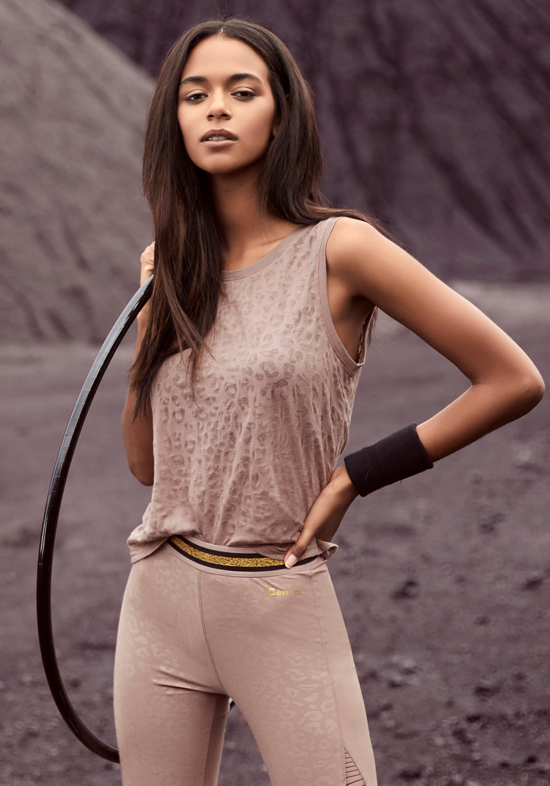 Bench. Tanktop, mit leicht transparentem Leomuster