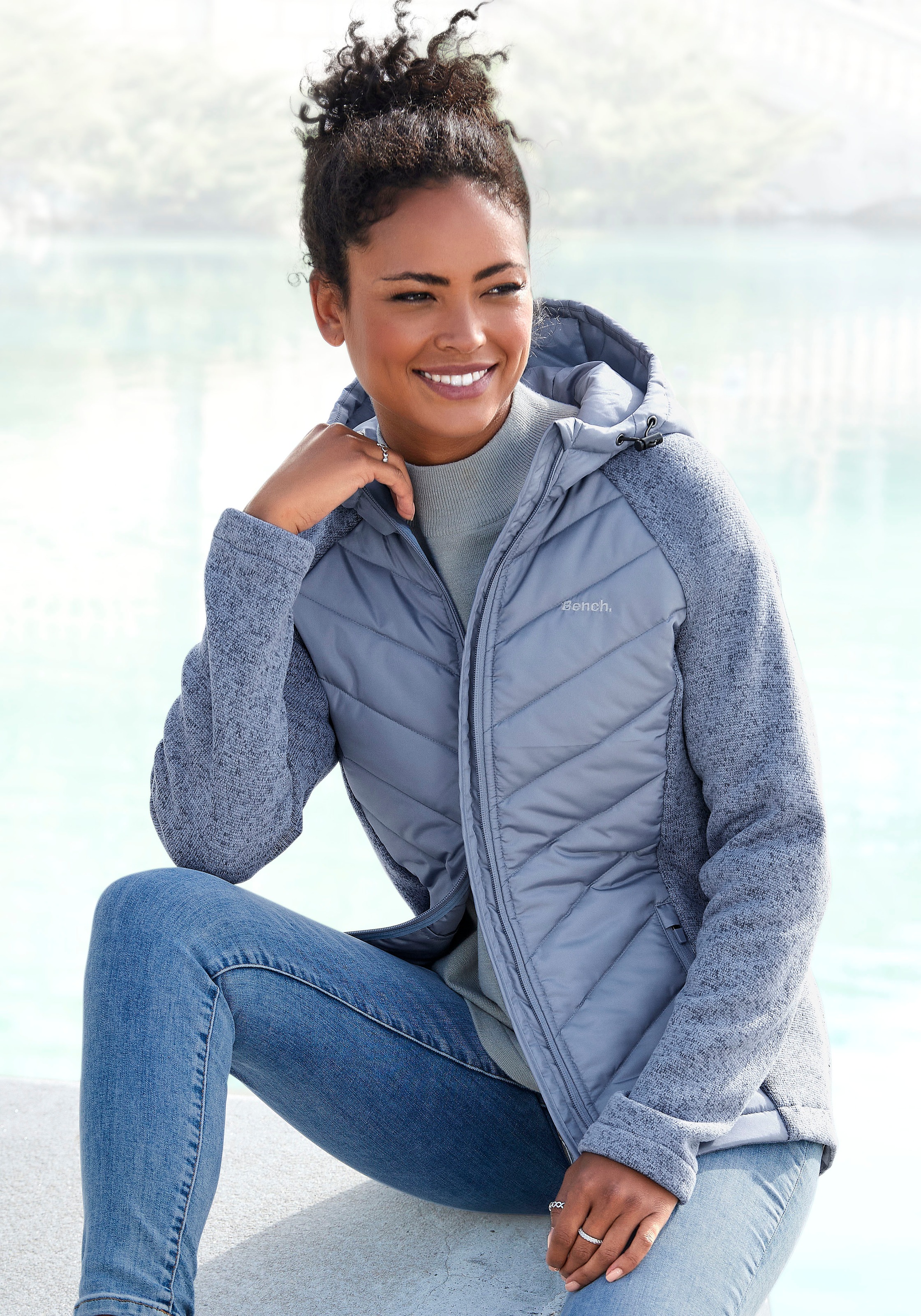 Bench. Steppjacke, mit Kapuze